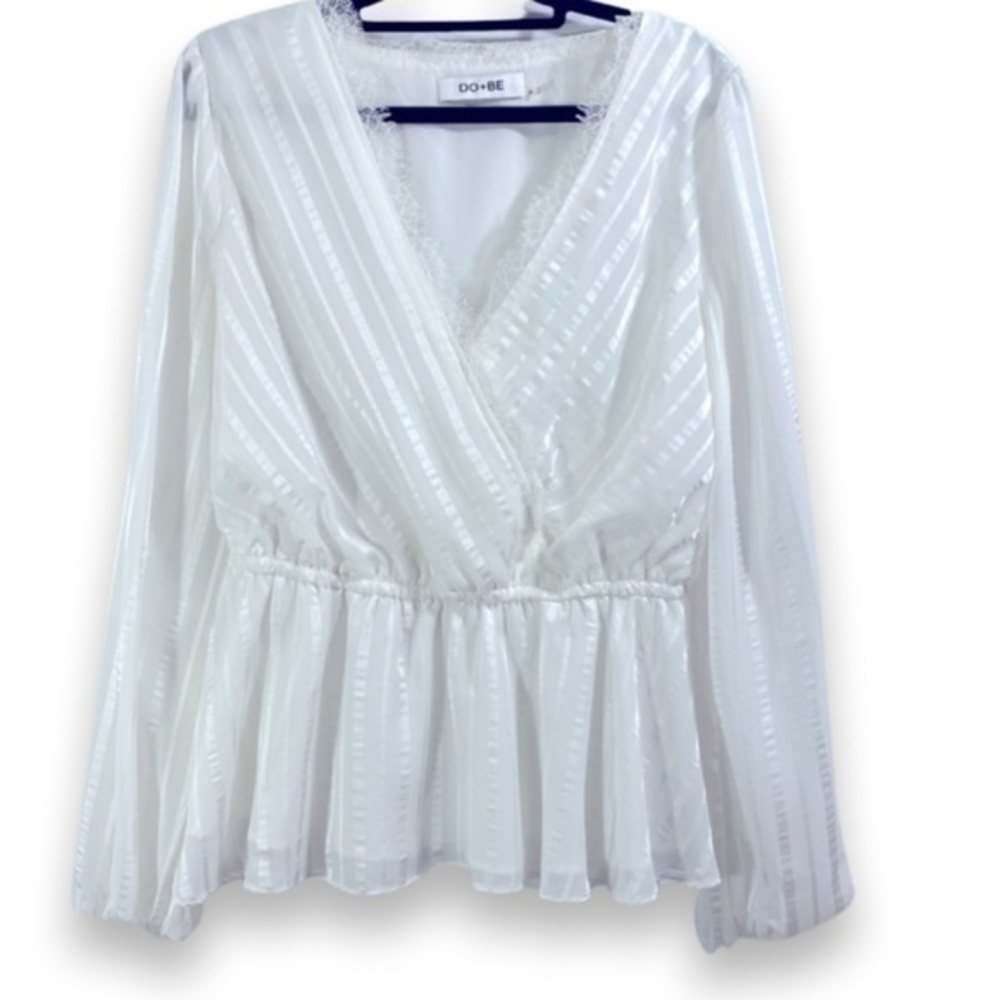 DO+BE Long Sleeve V-Neck Blouse whote top Size M Color White